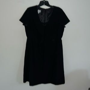 ARMANI COLLEZIONI - 48 (US 12) BLACK SHORT SLEEVE DRESS LACE RUFFLE ON FRONT EUC